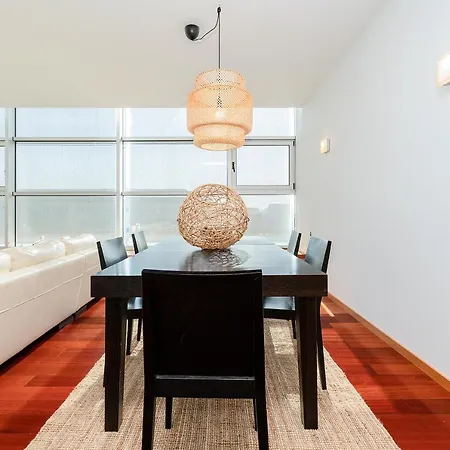 Апартаменты Modern 3 Bedroom Near The Airport