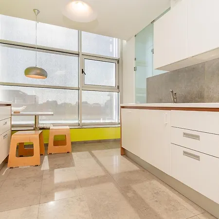 Апартаменты Modern 3 Bedroom Near The Airport