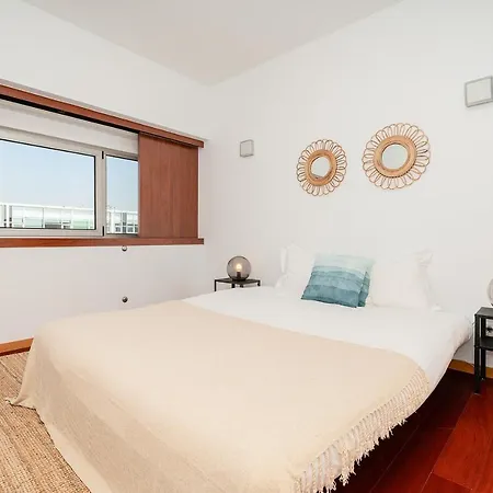 Апартаменты Modern 3 Bedroom Near The Airport