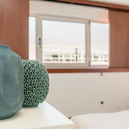 Modern 3 Bedroom Near The Airport * Лиссабон