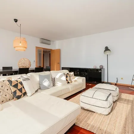 Modern 3 Bedroom Near The Airport Лиссабон