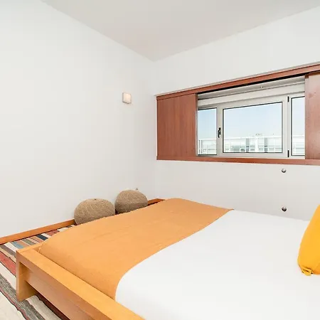Modern 3 Bedroom Near The Airport Апартаменты