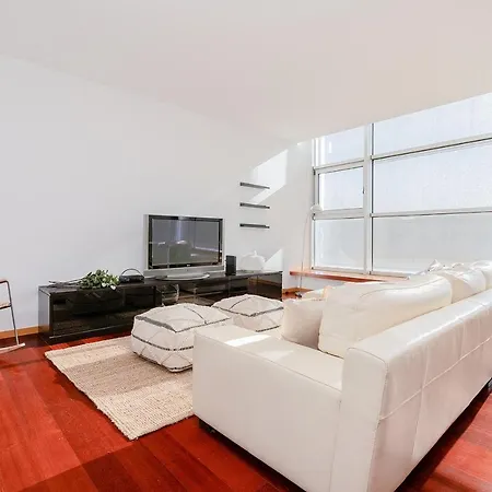 Apartman Modern 3 Bedroom Near The Airport *