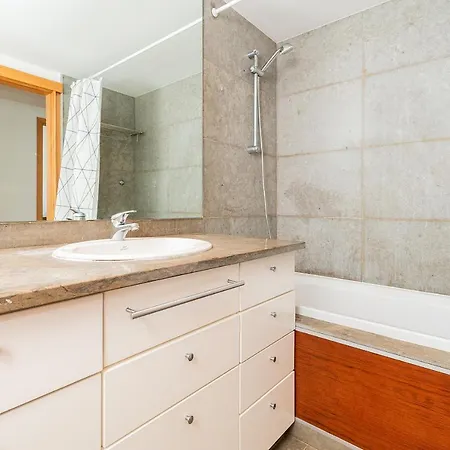 Apartman Modern 3 Bedroom Near The Airport
