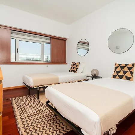 Apartman Modern 3 Bedroom Near The Airport *