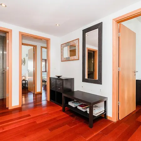 Apartman Modern 3 Bedroom Near The Airport